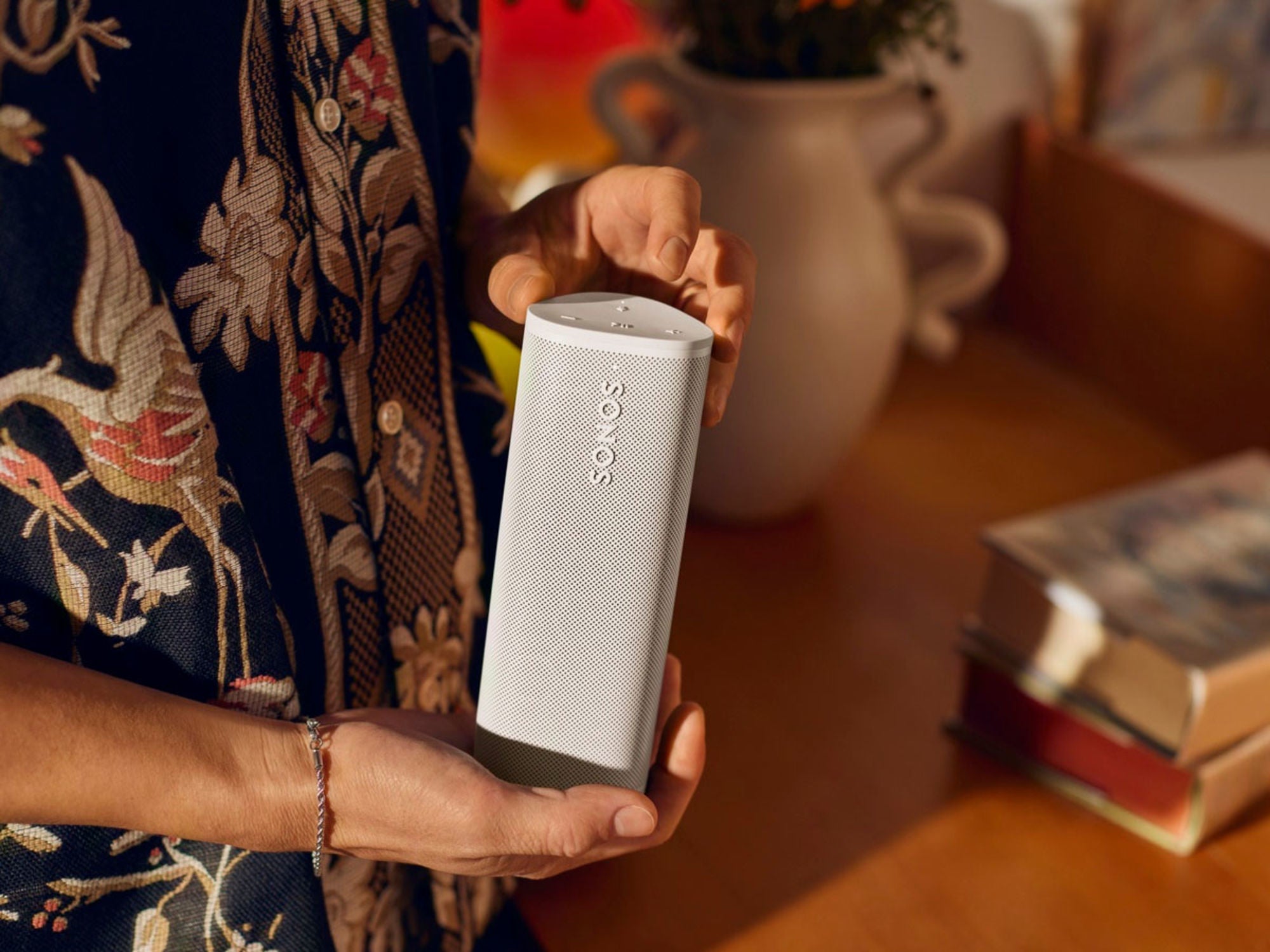 SONOS Roam 2 Blanc  lifestyle