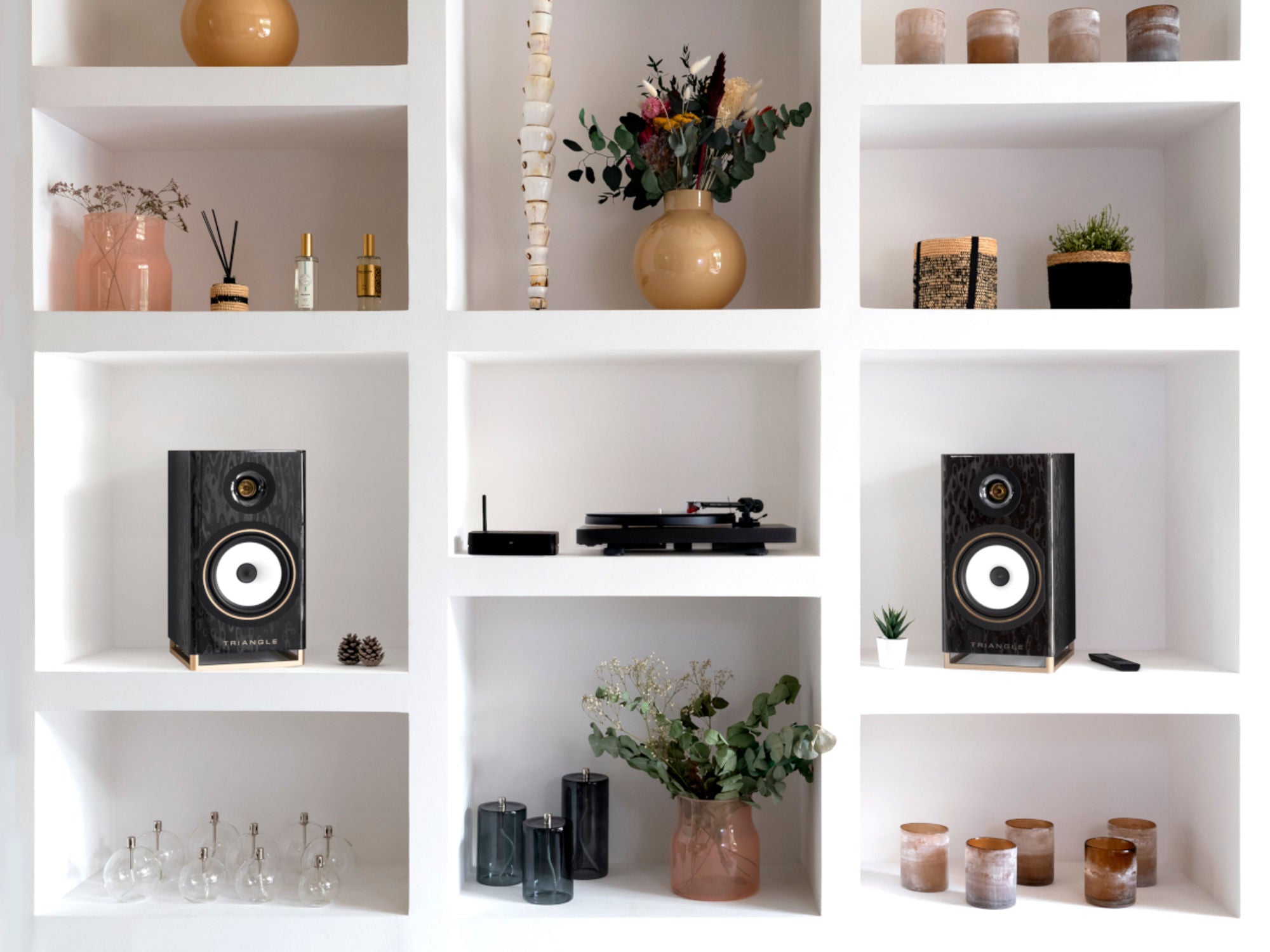 TRIANGLE Platine Vinyle Lunar 3 Black lifestyle
