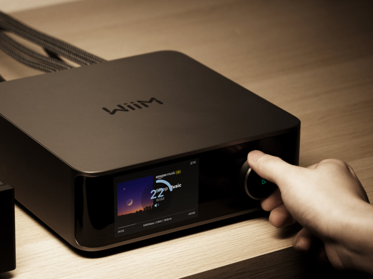 wiim ultra Space Grey lifestyle face avant